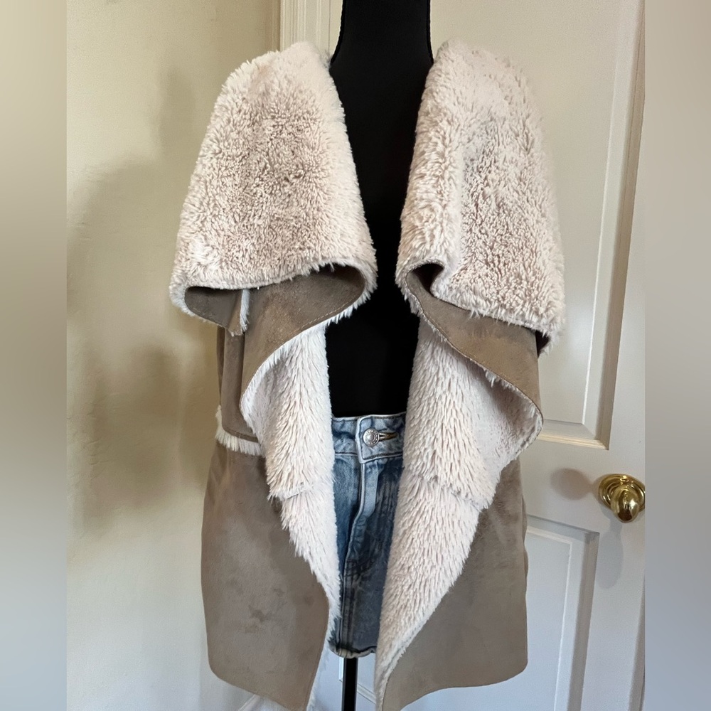 Tan and Cream Faux Shearling and Suede Vest - Picture 15 of 16